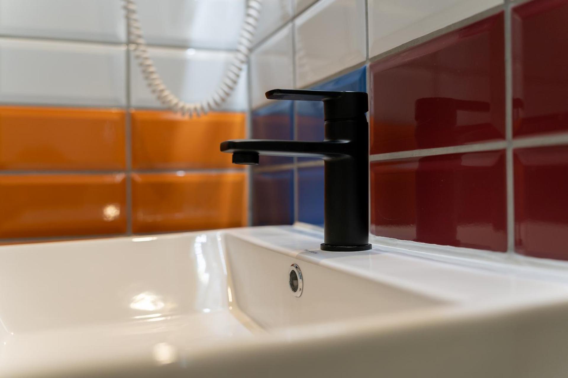 Mue Cubes - Capsule Hotel بازل المظهر الخارجي الصورة