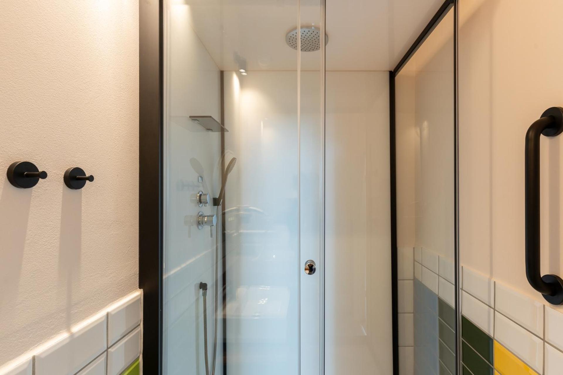 Mue Cubes - Capsule Hotel بازل المظهر الخارجي الصورة